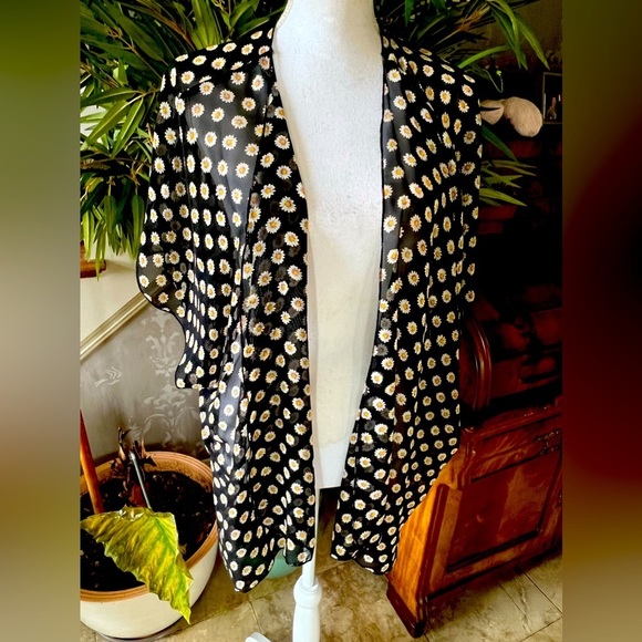 Gypsy Warrior scarf like cardigan/cover-up black with yellow flowers one size - Picture 2 of 14